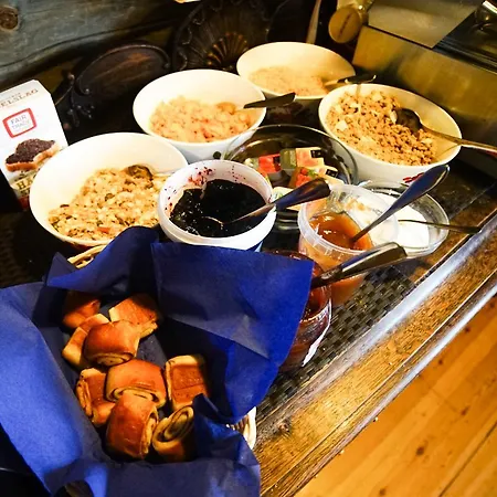 Neljaen Tuulen Tupa Bed & Breakfast *